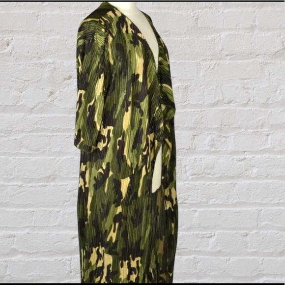 LuLaRoe Shirley Satiny Camo Print Open Front Kimono Large - Picture 1 of 10